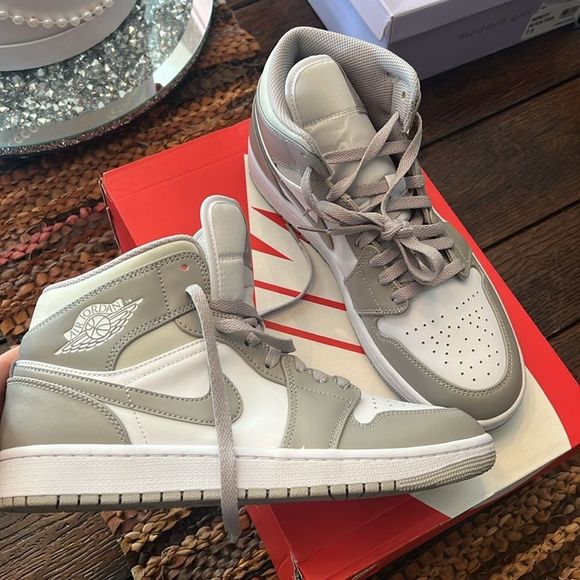 Mens Nike Air Jordan 1 Mid College Grey - 554724-082 Size 9 NDS - Picture 4 of 10